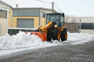 Teleskoplader mit Schneeschaufel